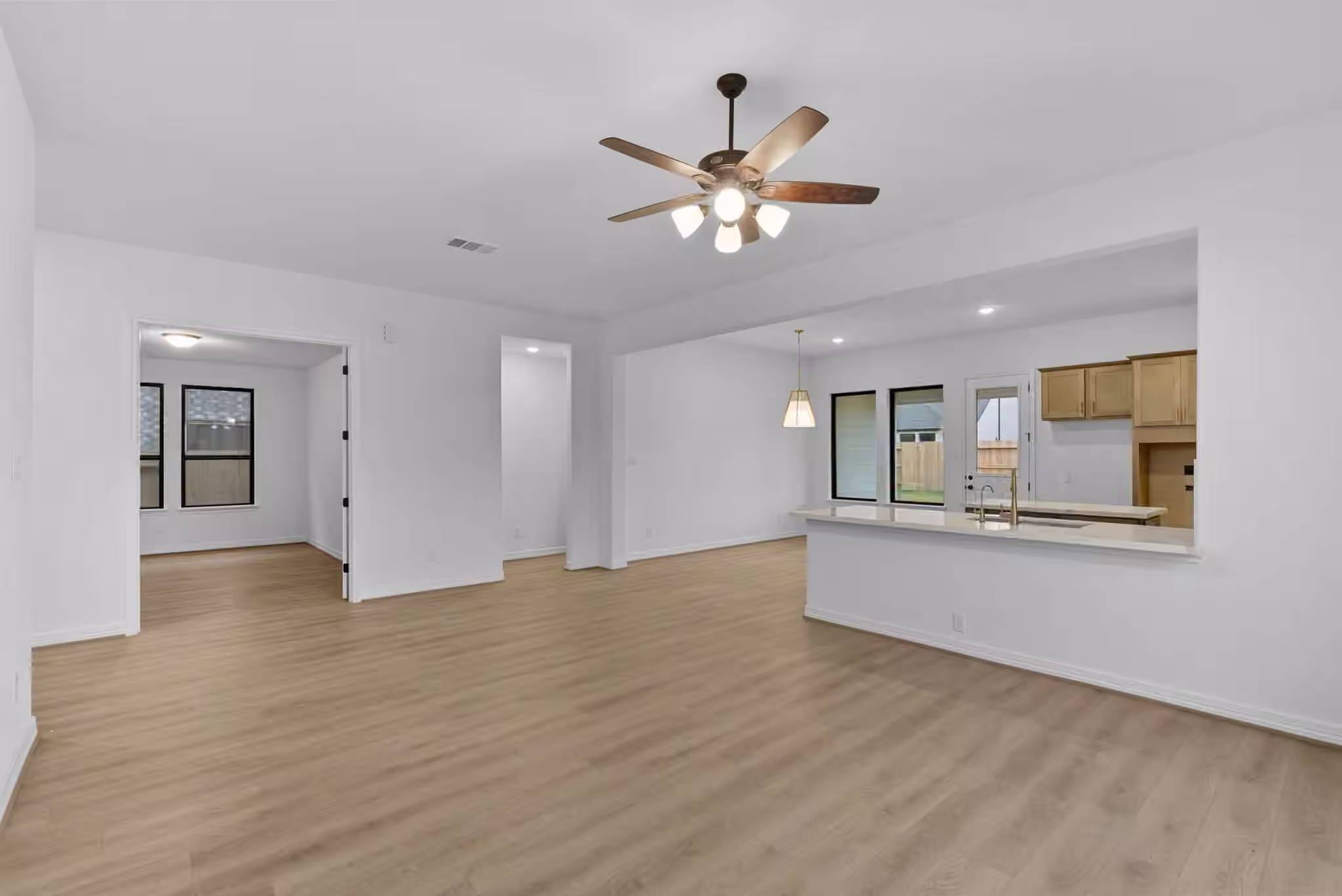 Photo 3 of 5027 Silk Petal Drive, Rosenberg, TX