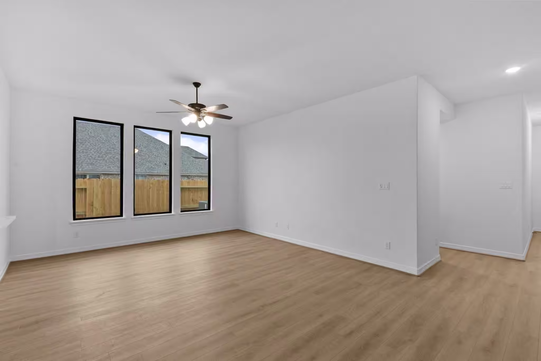 Photo 4 of 5027 Silk Petal Drive, Rosenberg, TX