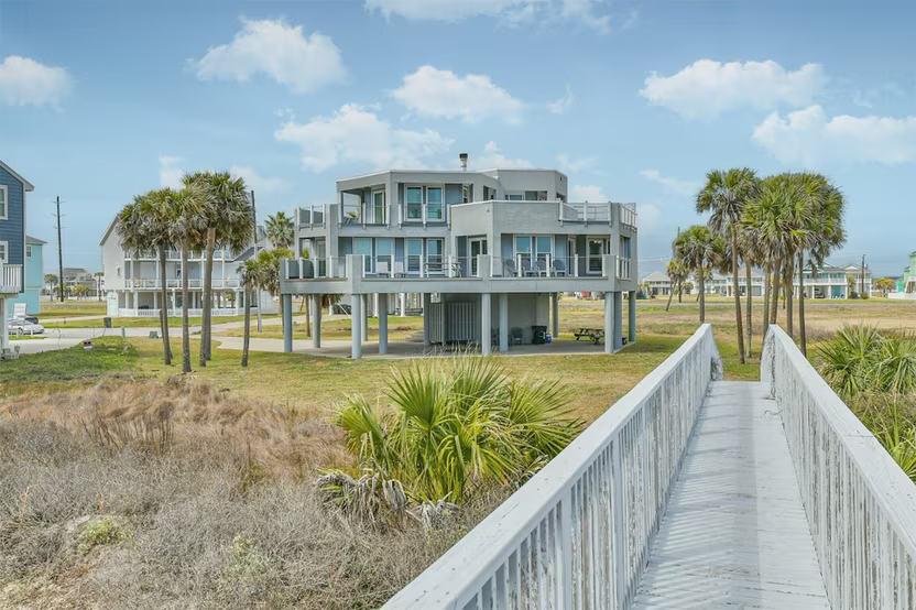 Photo 2 of 18611 W De Vaca Lane, Galveston, TX
