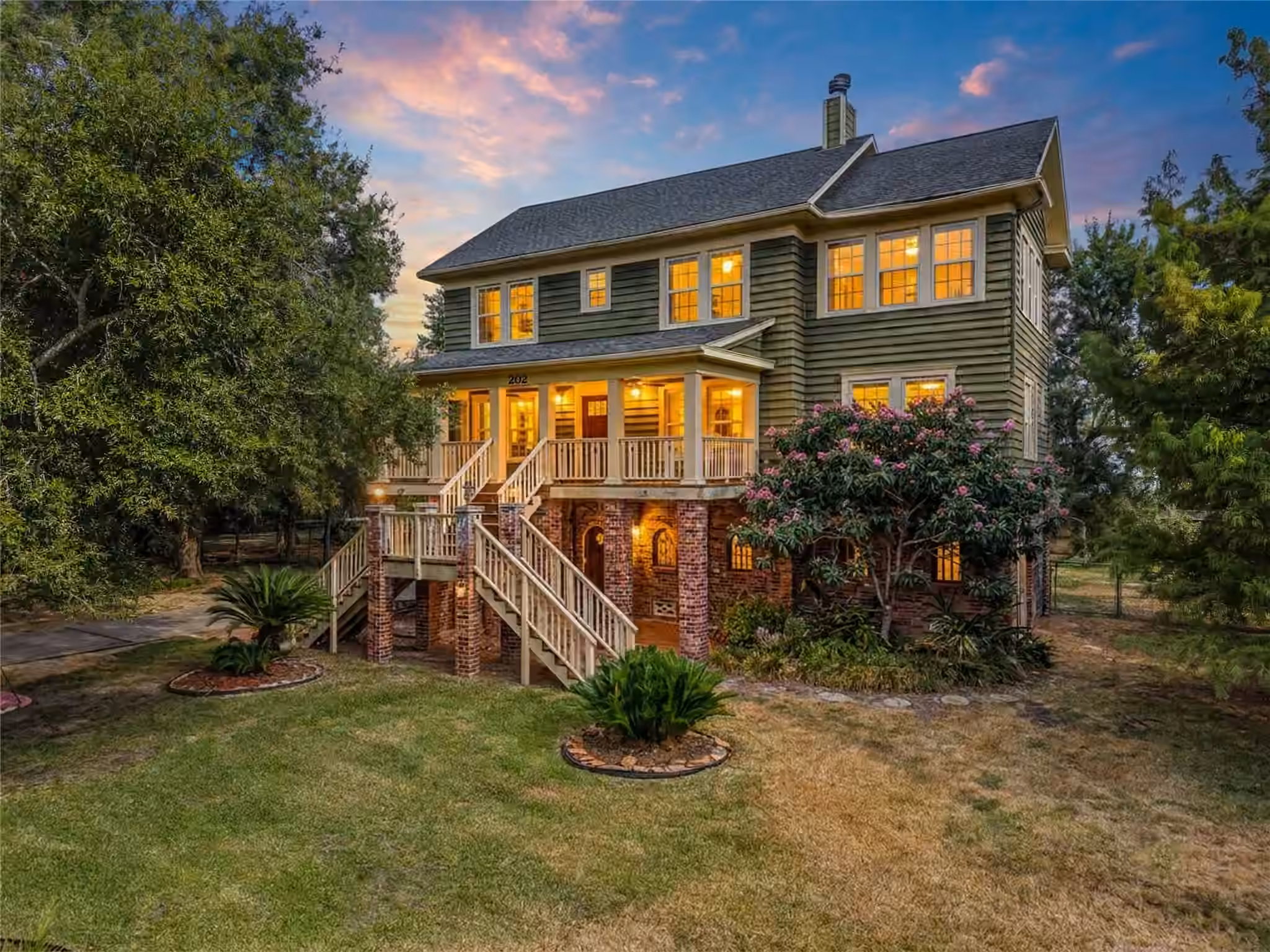 Photo of 202 Meadowlawn Street, Shoreacres, TX