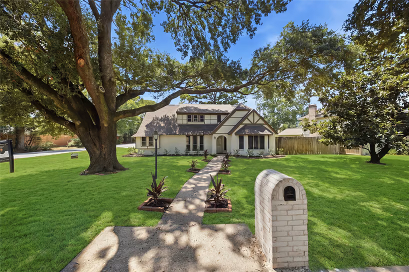 Photo 2 of 13903 CHARLYNN OAKS DR, Houston, TX