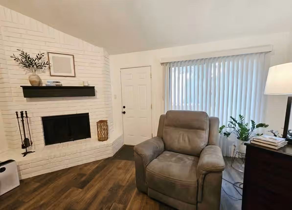 Photo 5 of 304 Cherry Court, La Porte, TX