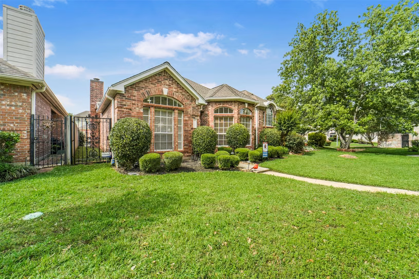 Photo of 6885 Tournament Drive, Houston, TX