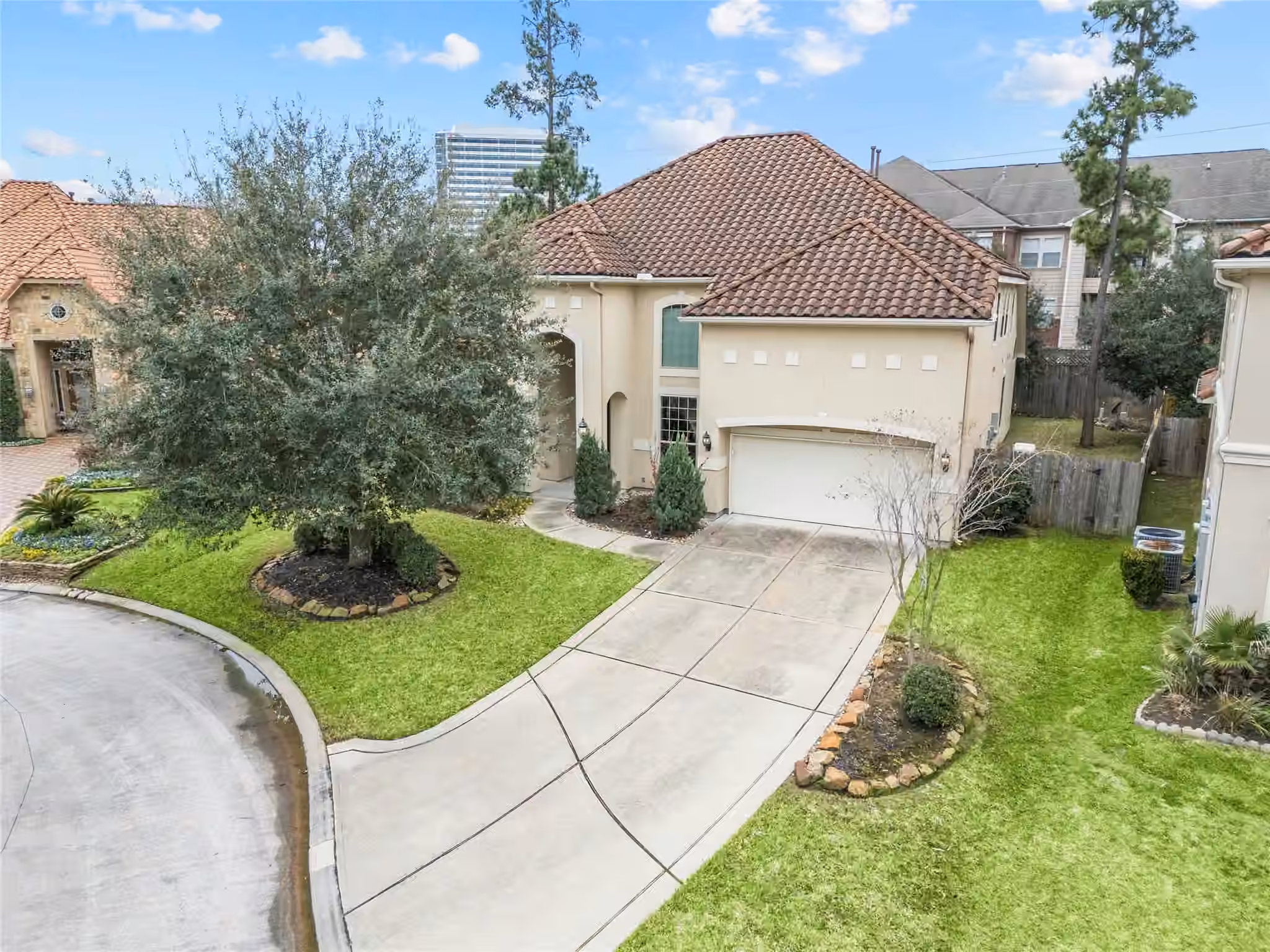 Photo 2 of 15611 Lake Iris Drive, Houston, TX