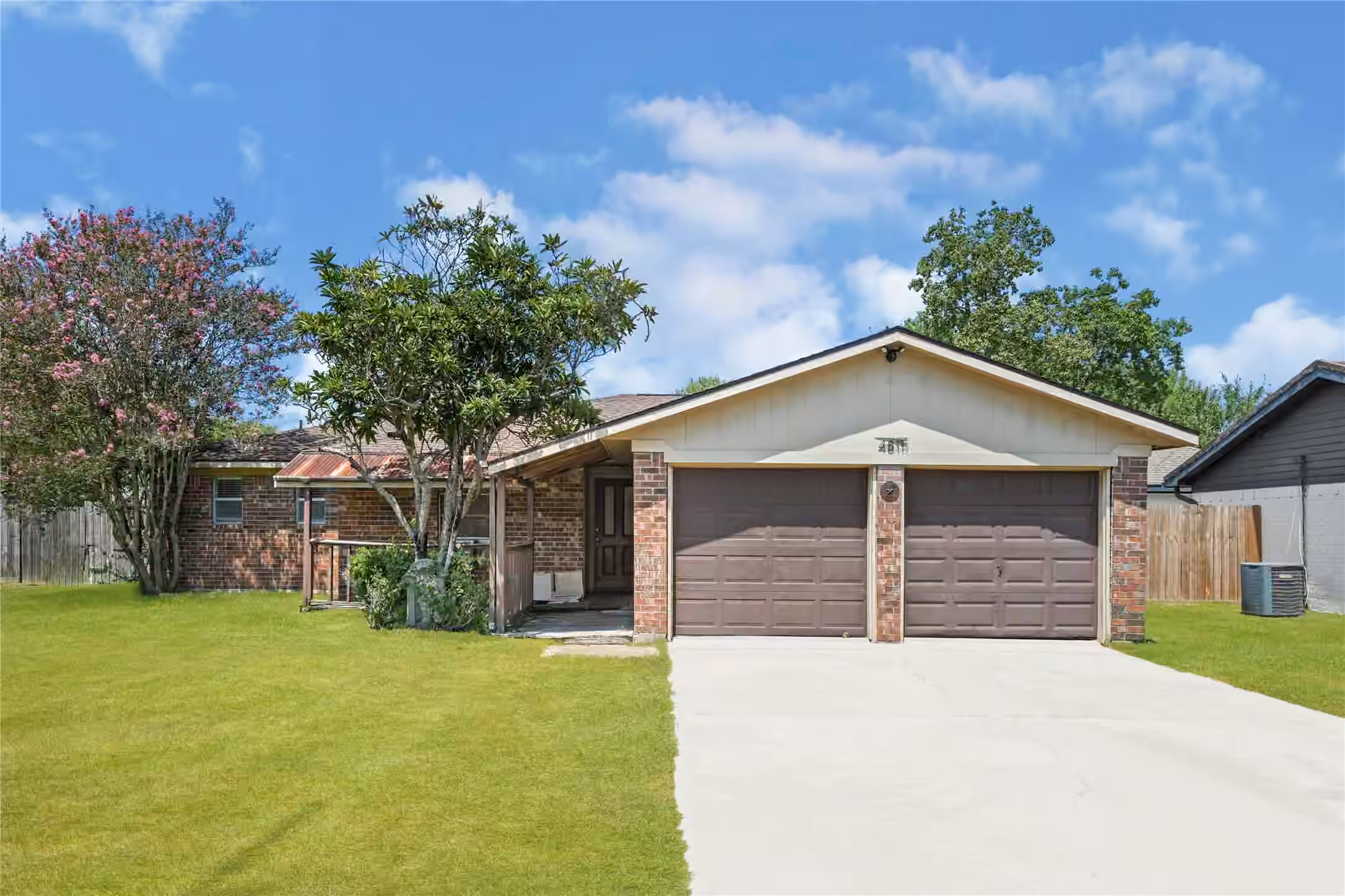 Photo 2 of 4811 25th Street, Dickinson, TX
