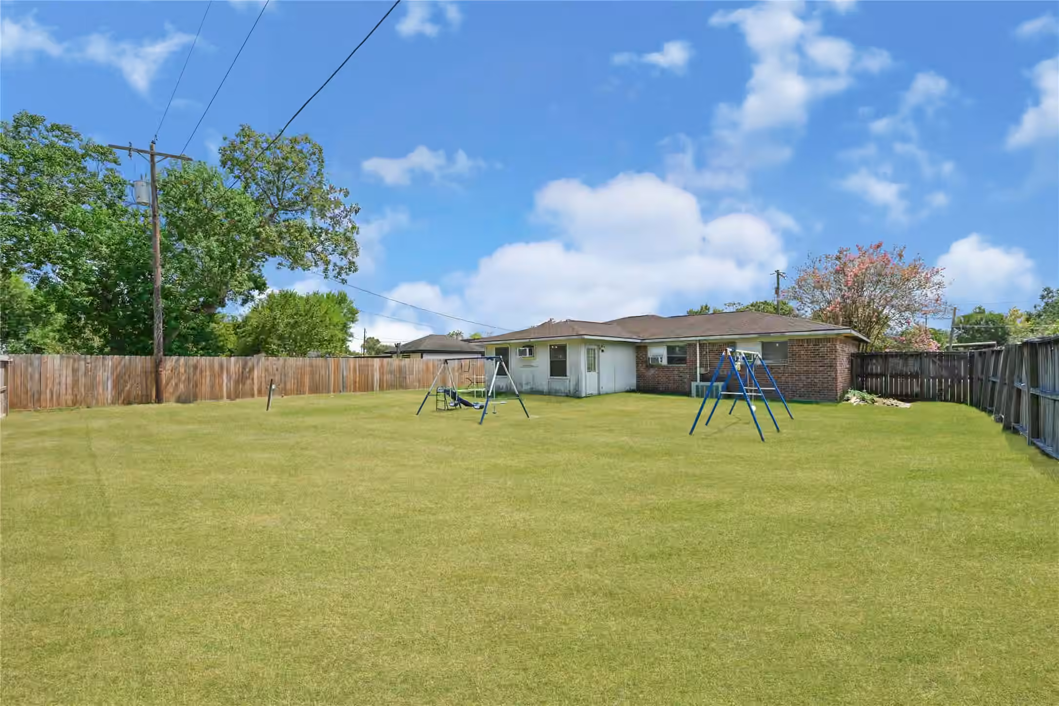 Photo 4 of 4811 25th Street, Dickinson, TX