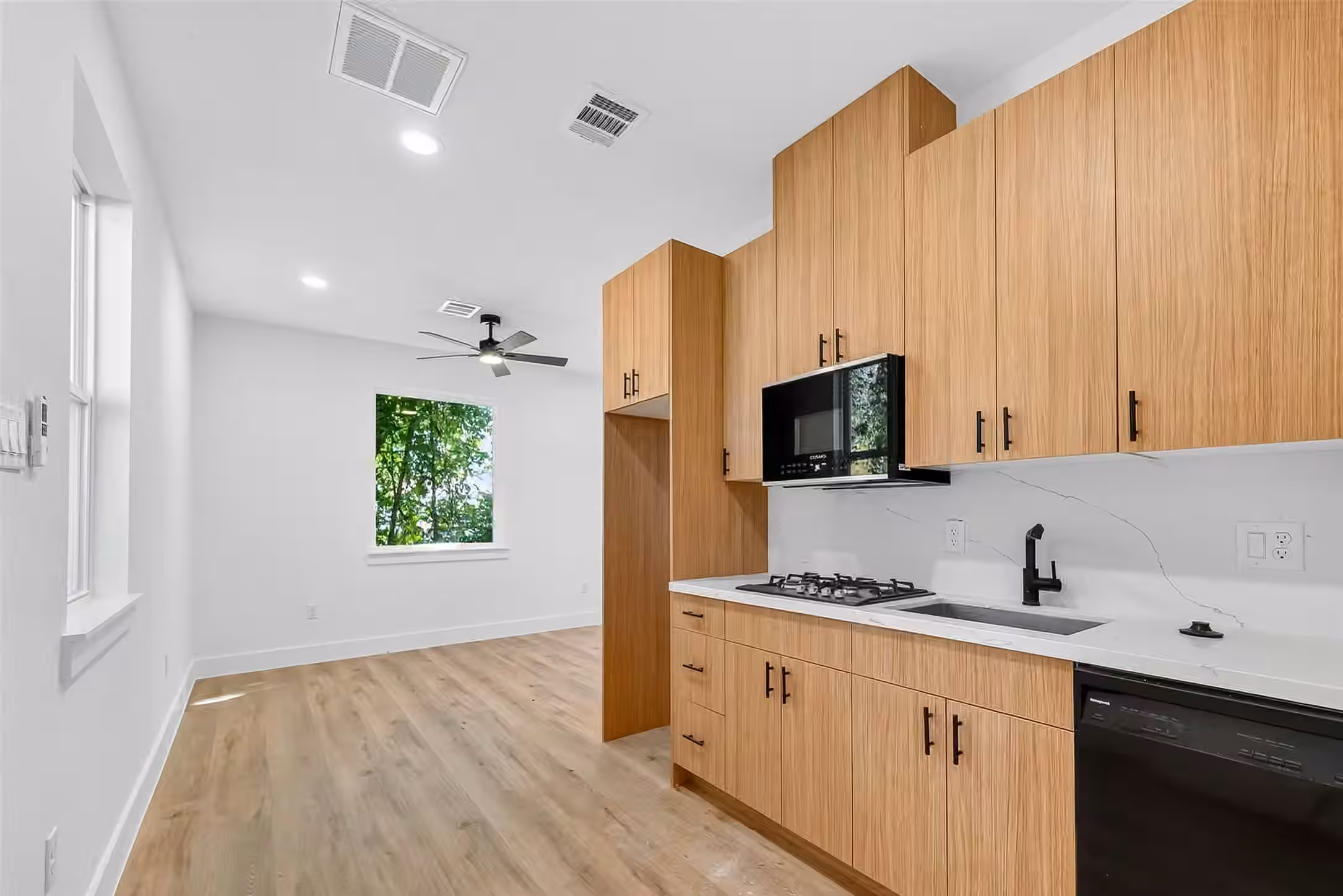 Photo 5 of 3315 Nettleton Street, Houston, TX