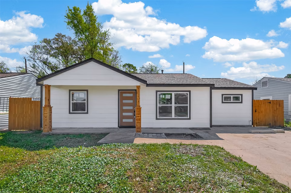 Photo 4 of 3209 McCrarey Drive, Houston, TX