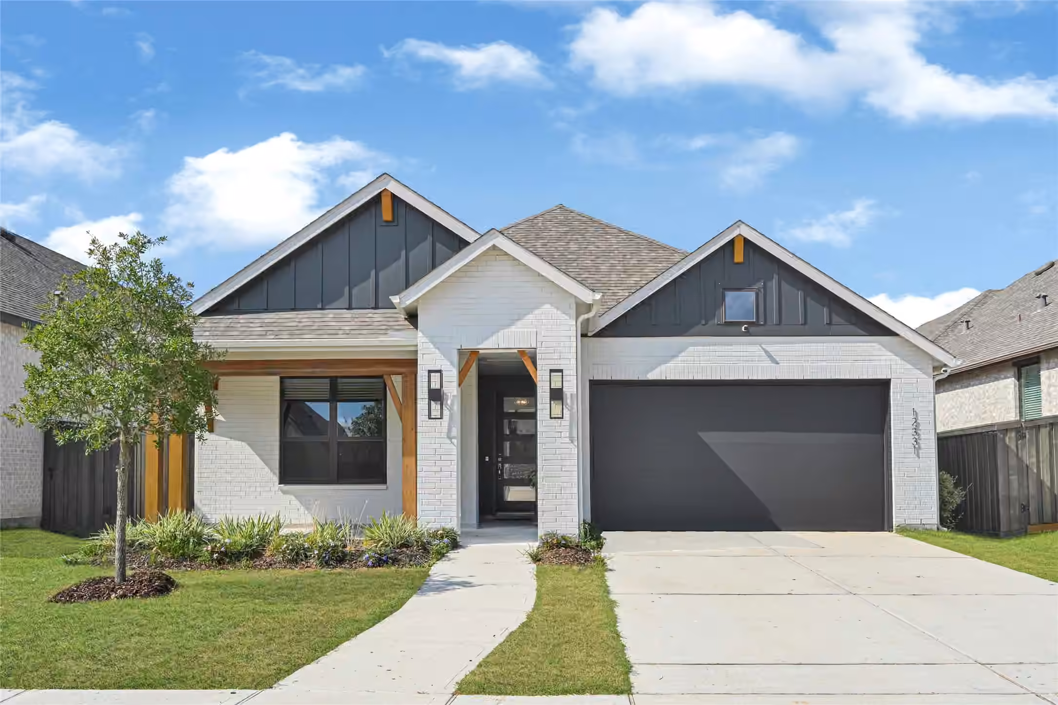 Photo 2 of 12331 Palmetto Dr, Mont Belvieu, TX