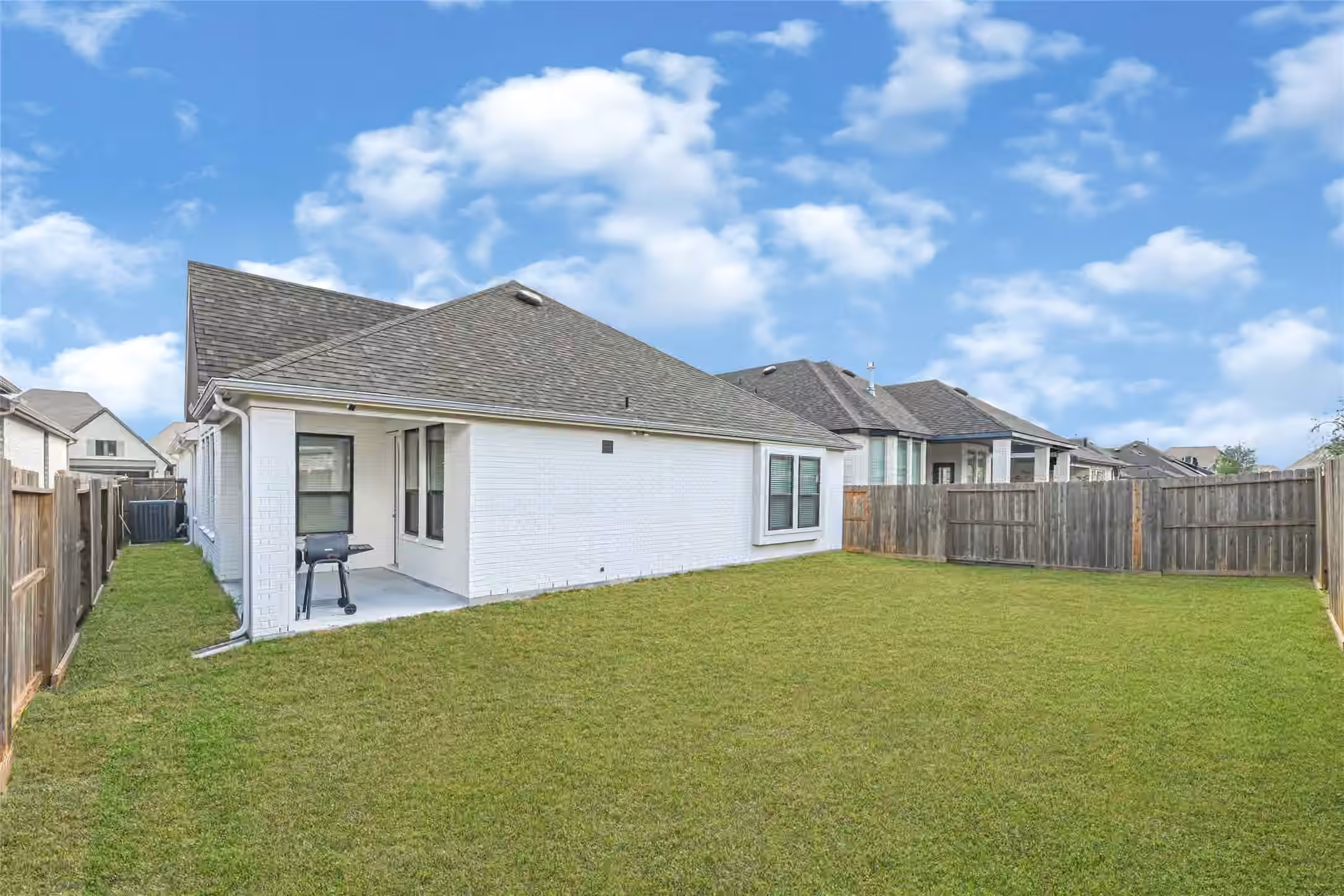 Photo 5 of 12331 Palmetto Dr, Mont Belvieu, TX