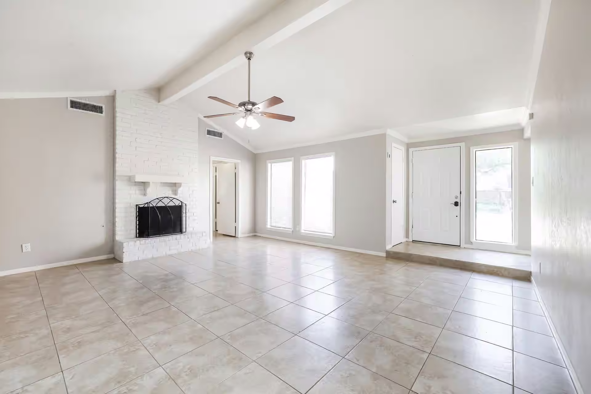 Photo 5 of 6222 Maywood Forest Drive, Houston, TX
