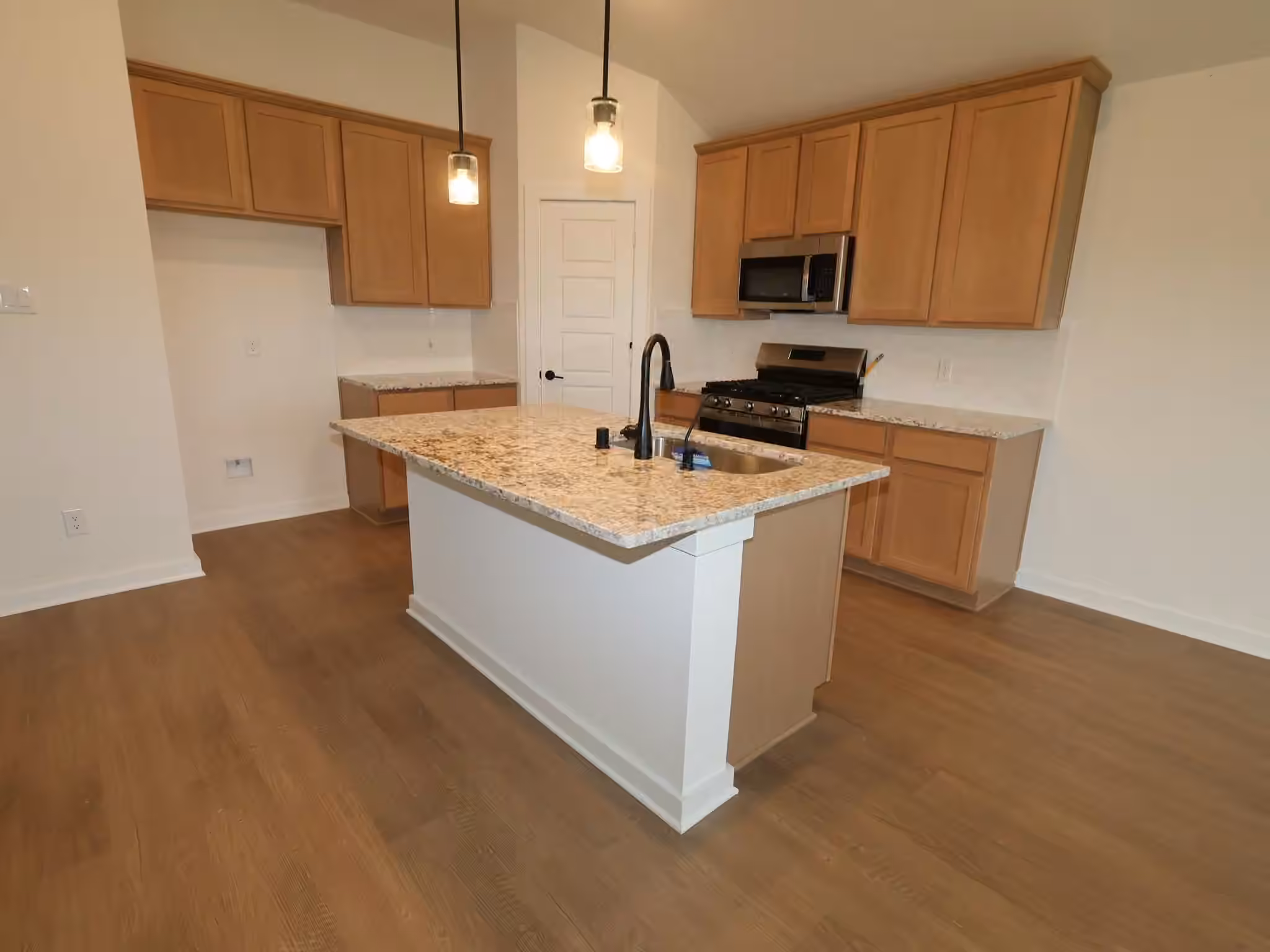 Photo 3 of 1094 Garnet Star Drive, La Marque, TX