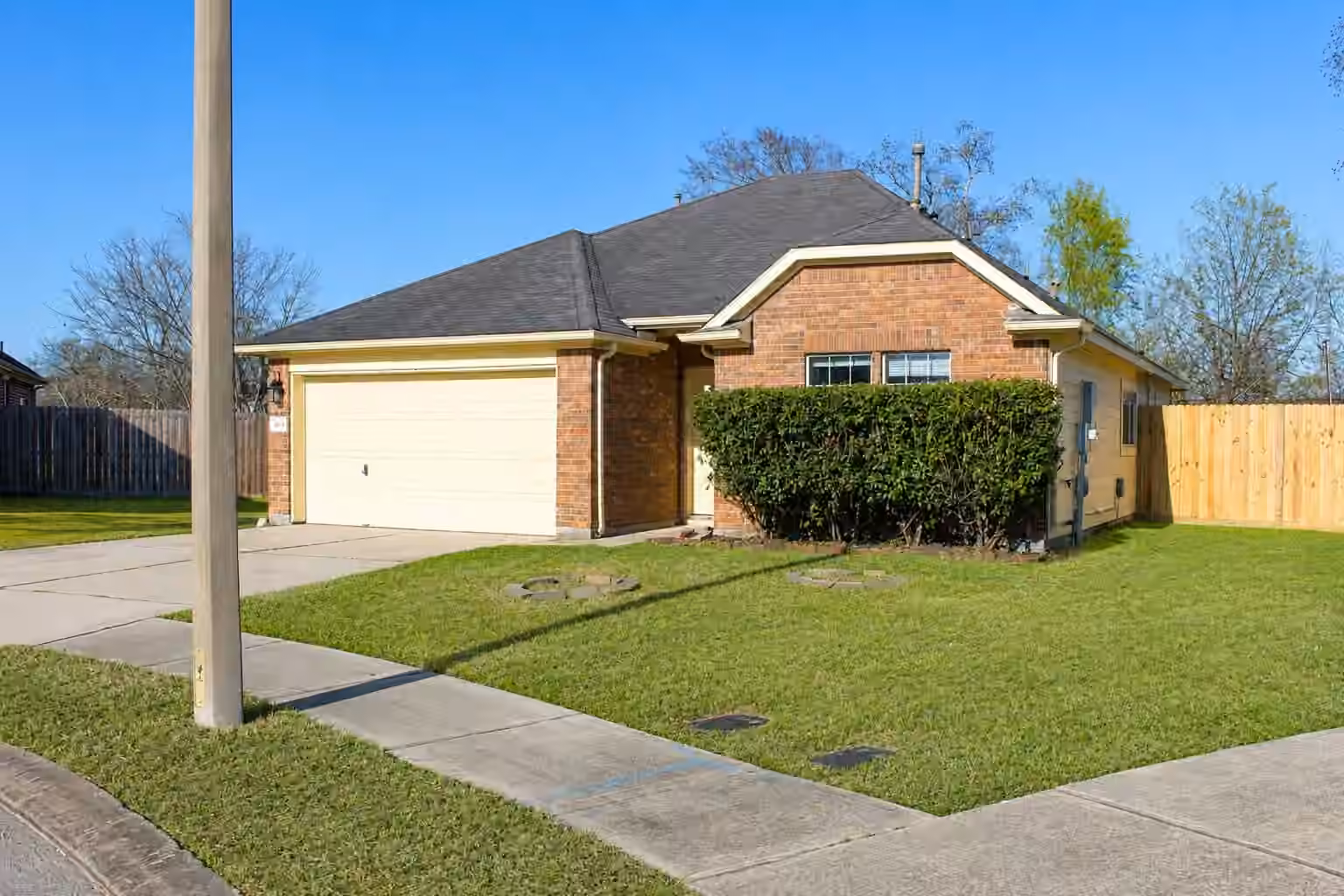 Photo 2 of 4031 Raspberry Court, Dickinson, TX