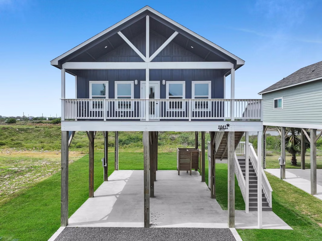 Photo 4 of 1041 Sunset Circle W, Crystal Beach, TX
