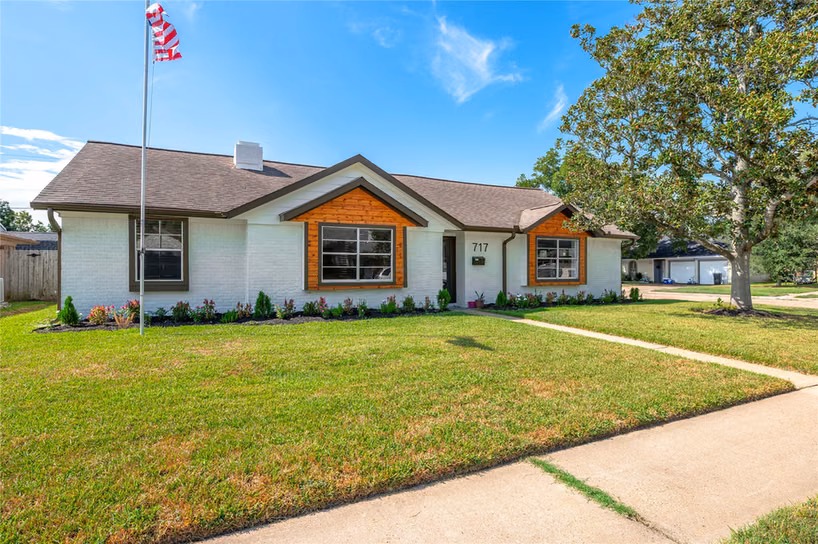 Photo of 717 Yale Lane, Deer Park, TX