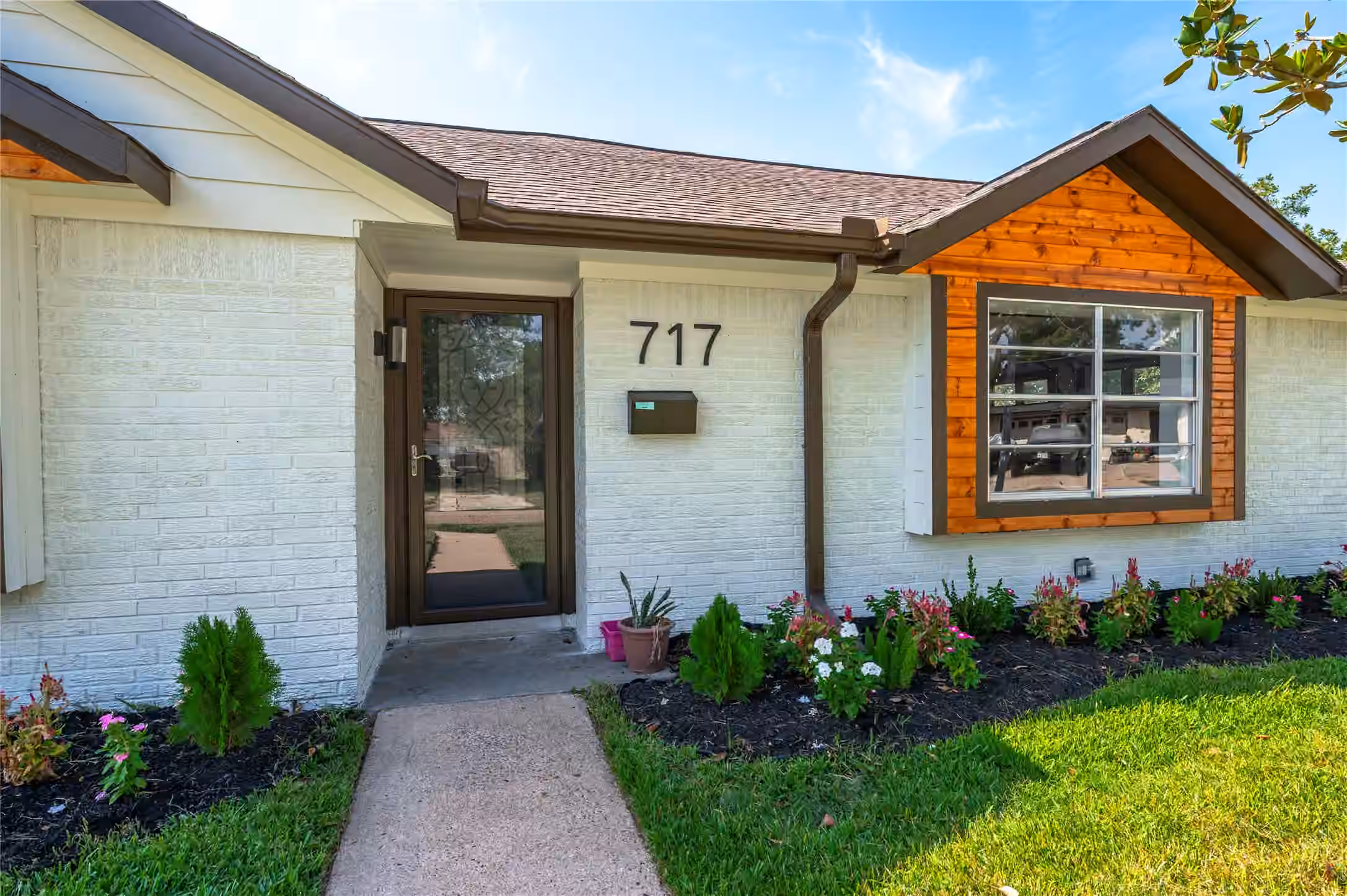 Photo 3 of 717 Yale Lane, Deer Park, TX