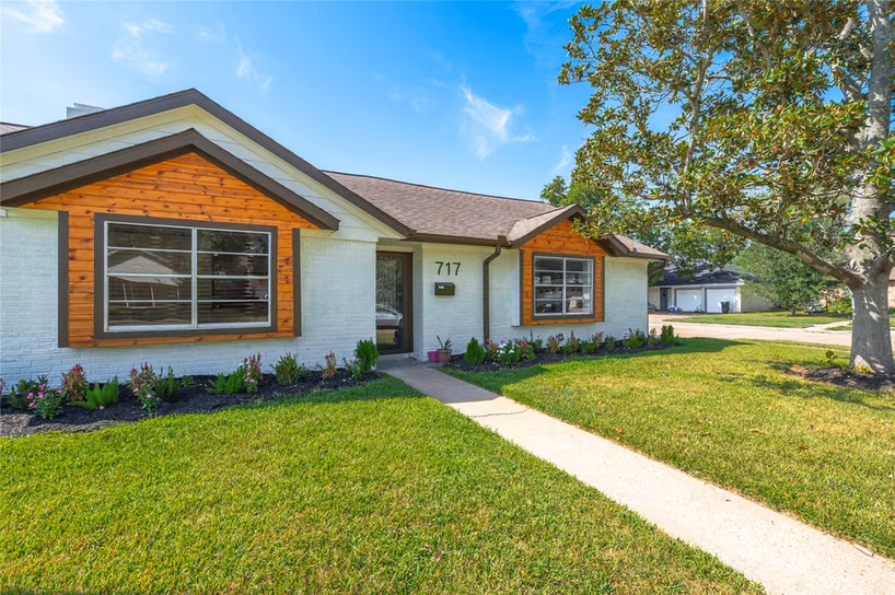 Photo 4 of 717 Yale Lane, Deer Park, TX