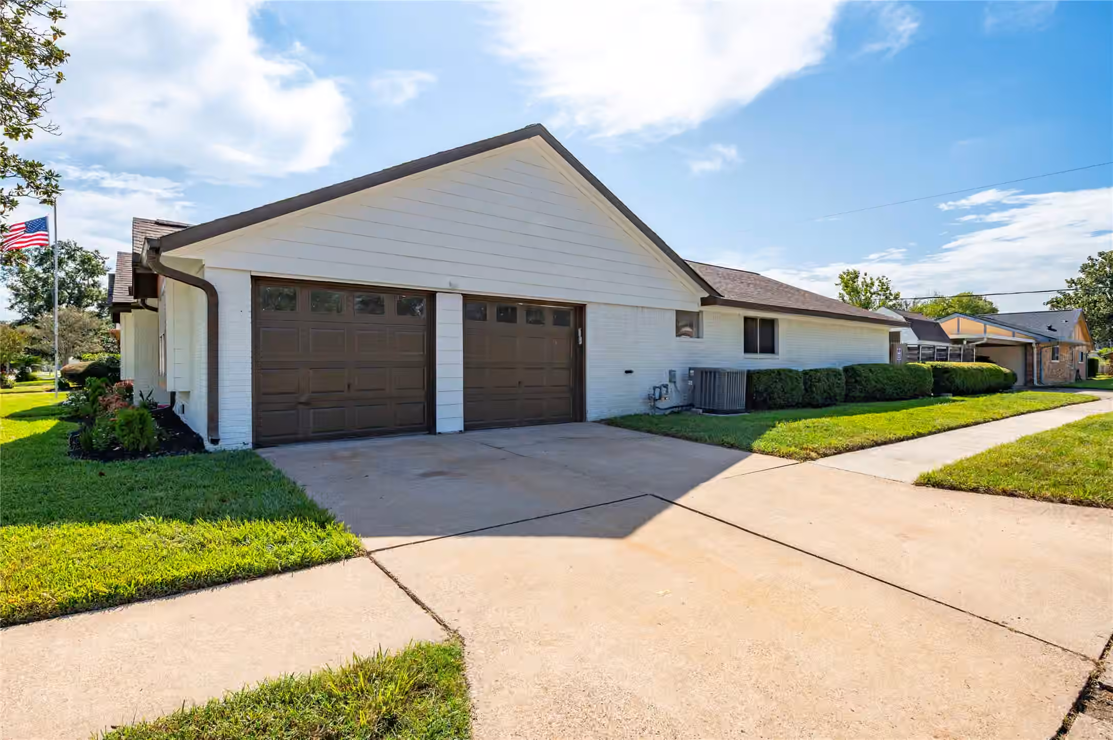 Photo 5 of 717 Yale Lane, Deer Park, TX