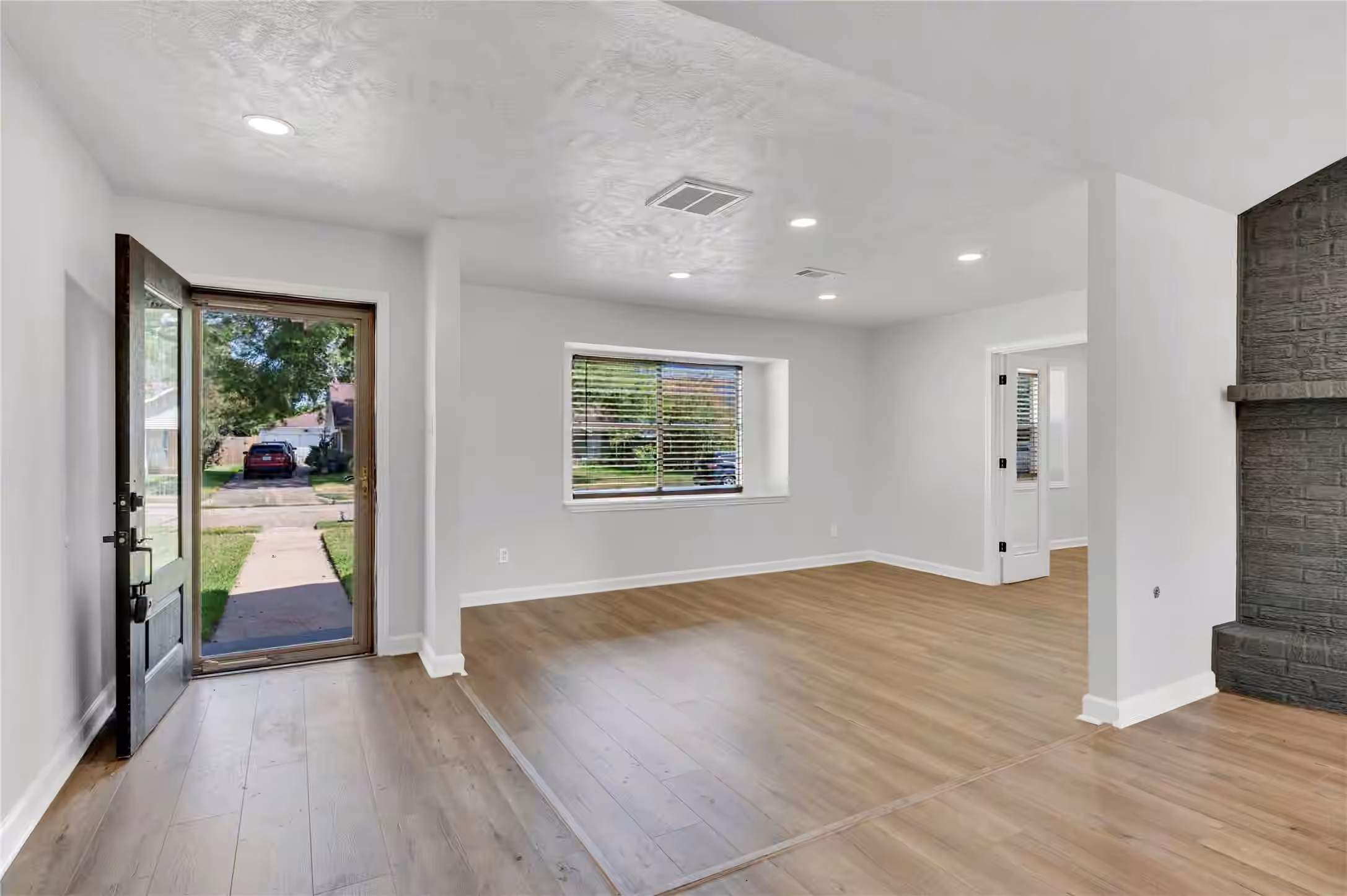Photo 7 of 717 Yale Lane, Deer Park, TX
