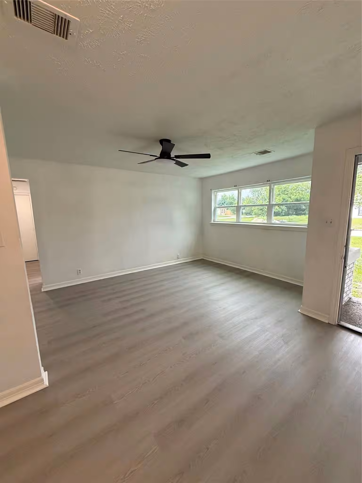 Photo 3 of 10205 Sierra Drive, Houston, TX