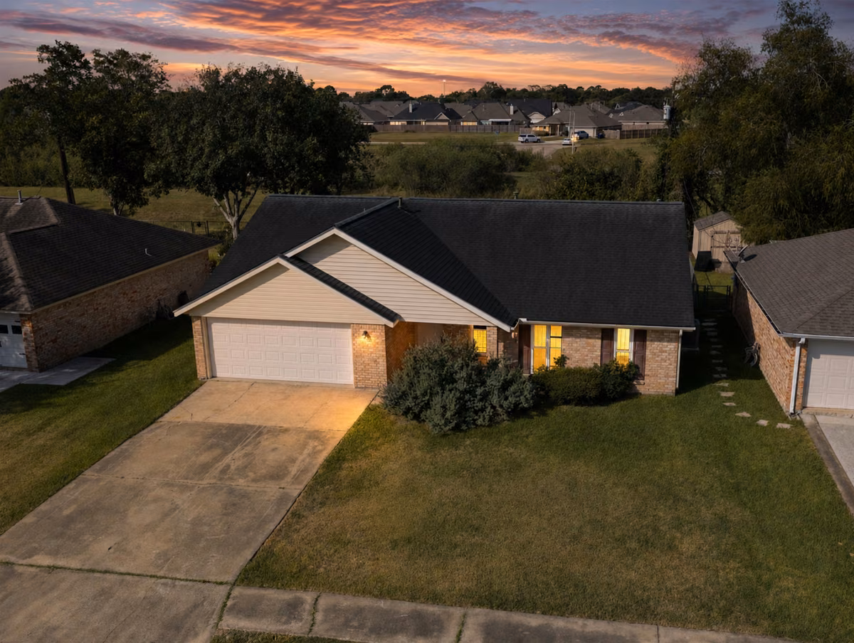 Photo of 12 Lazybrook Street, Angleton, TX 77515