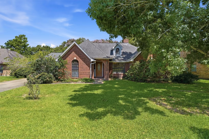 Photo of 1013 Glenshannon Avenue, Friendswood, TX 77546