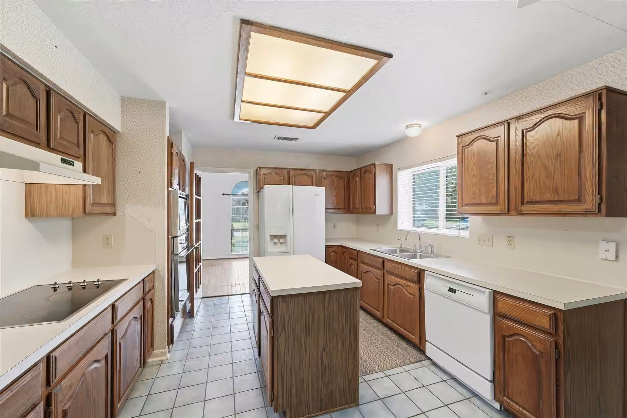 Photo 7 of 1013 Glenshannon Avenue, Friendswood, TX