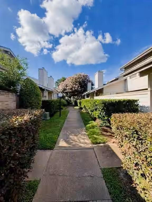 Photo 6 of 13479 Garden Grv, Houston, TX
