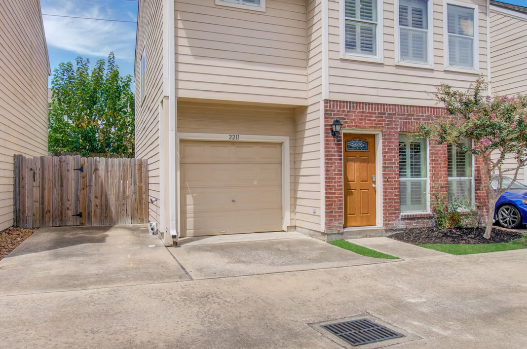 Photo 5 of 2211 Naomi Street, Houston, TX