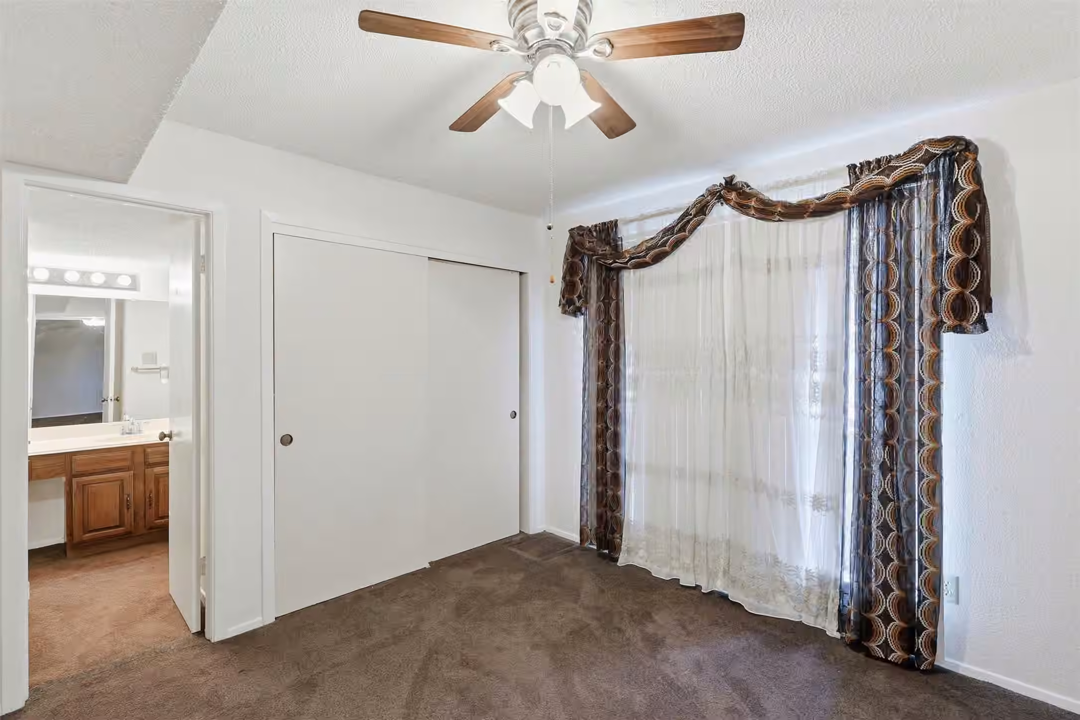 Photo 7 of 8611 Humphreys Drive, Houston, TX