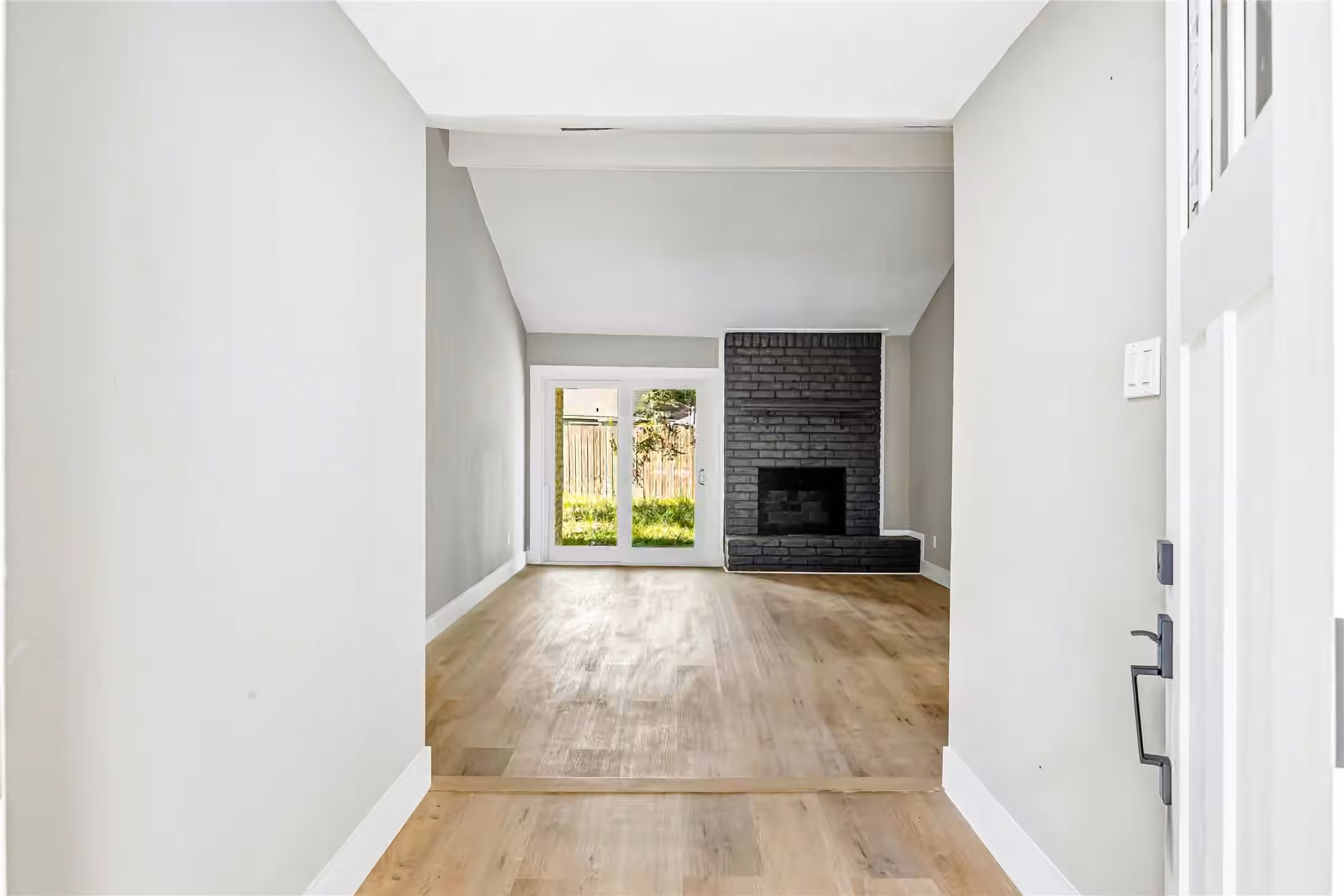 Photo 4 of 23323 Birnam Wood Boulevard, Spring, TX