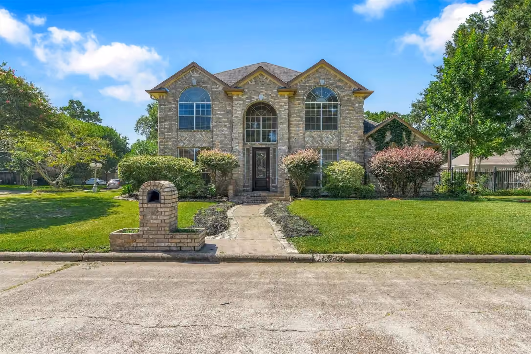 Photo 2 of 9822 El Chaco Street, Baytown, TX