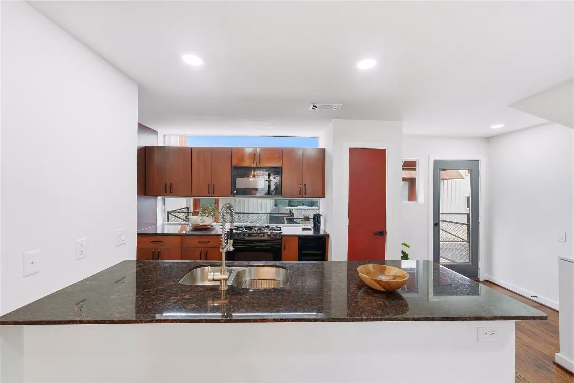 Photo 4 of 6935 Ardmore Street, Houston, TX