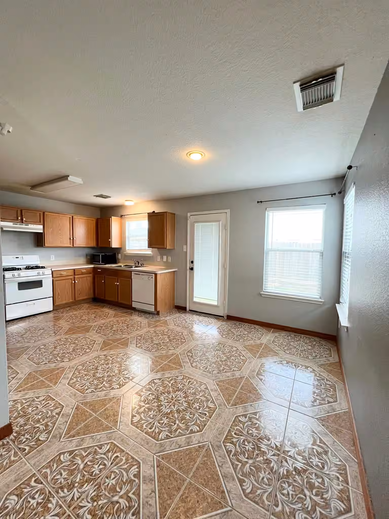 Photo 4 of 15623 Red Pine Ridge Way, Houston, TX