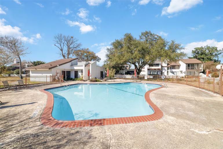 Photo 3 of 7655 S Braeswood Boulevard 2, Houston, TX