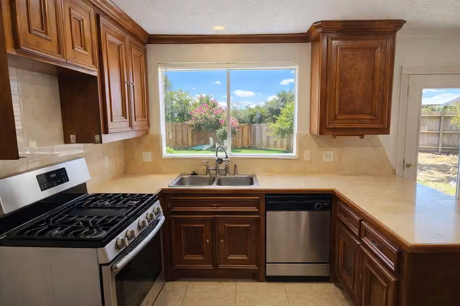 Photo 6 of 13303 Bridgepath Court, Houston, TX