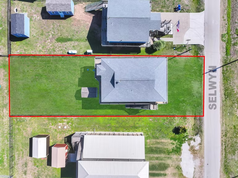 Photo 3 of 964 S Selwyn Road, Crystal Beach, TX