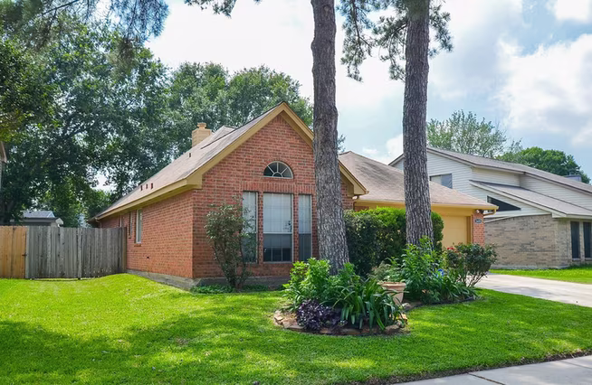 Photo 2 of 1415 Plumwood Drive, Houston, TX