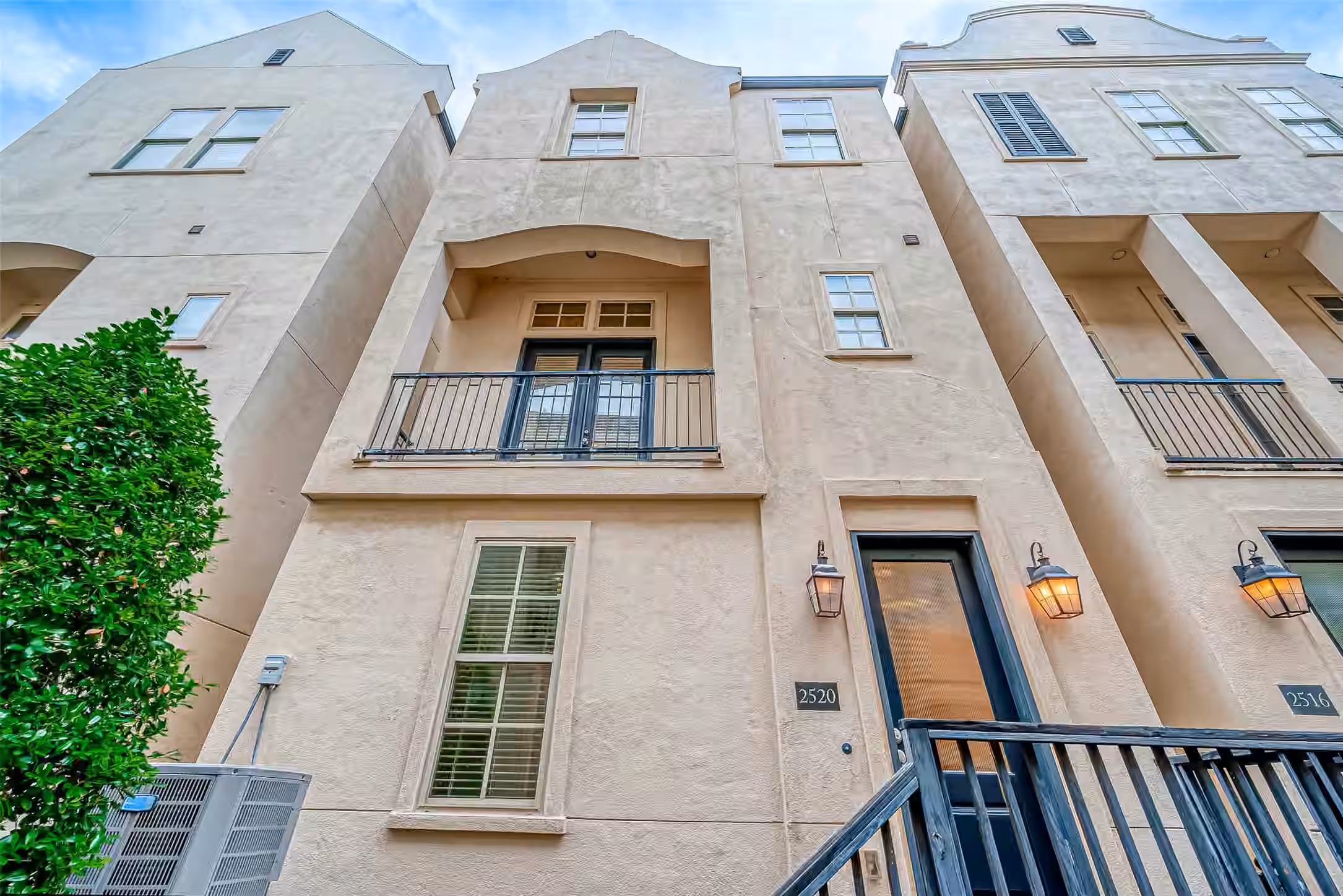 Photo 2 of 2520 Sherwin Street, Houston, TX