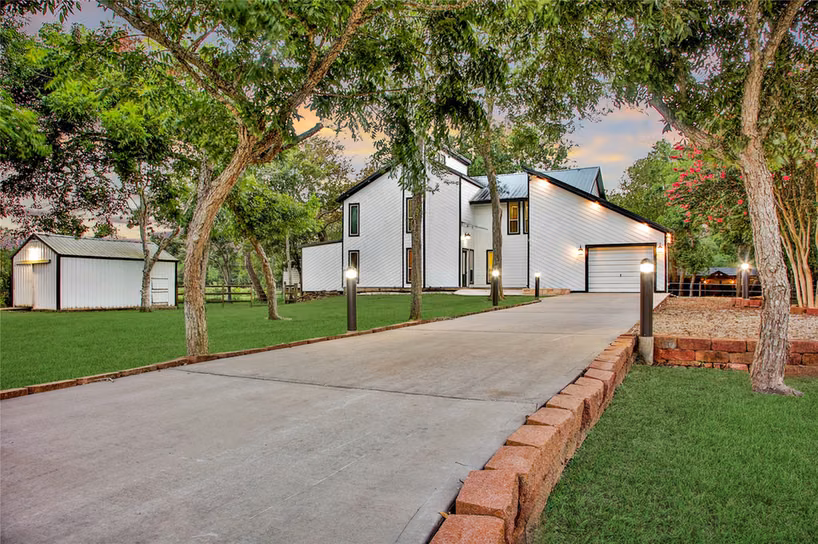 Photo 2 of 9814 King Circle S, Manvel, TX