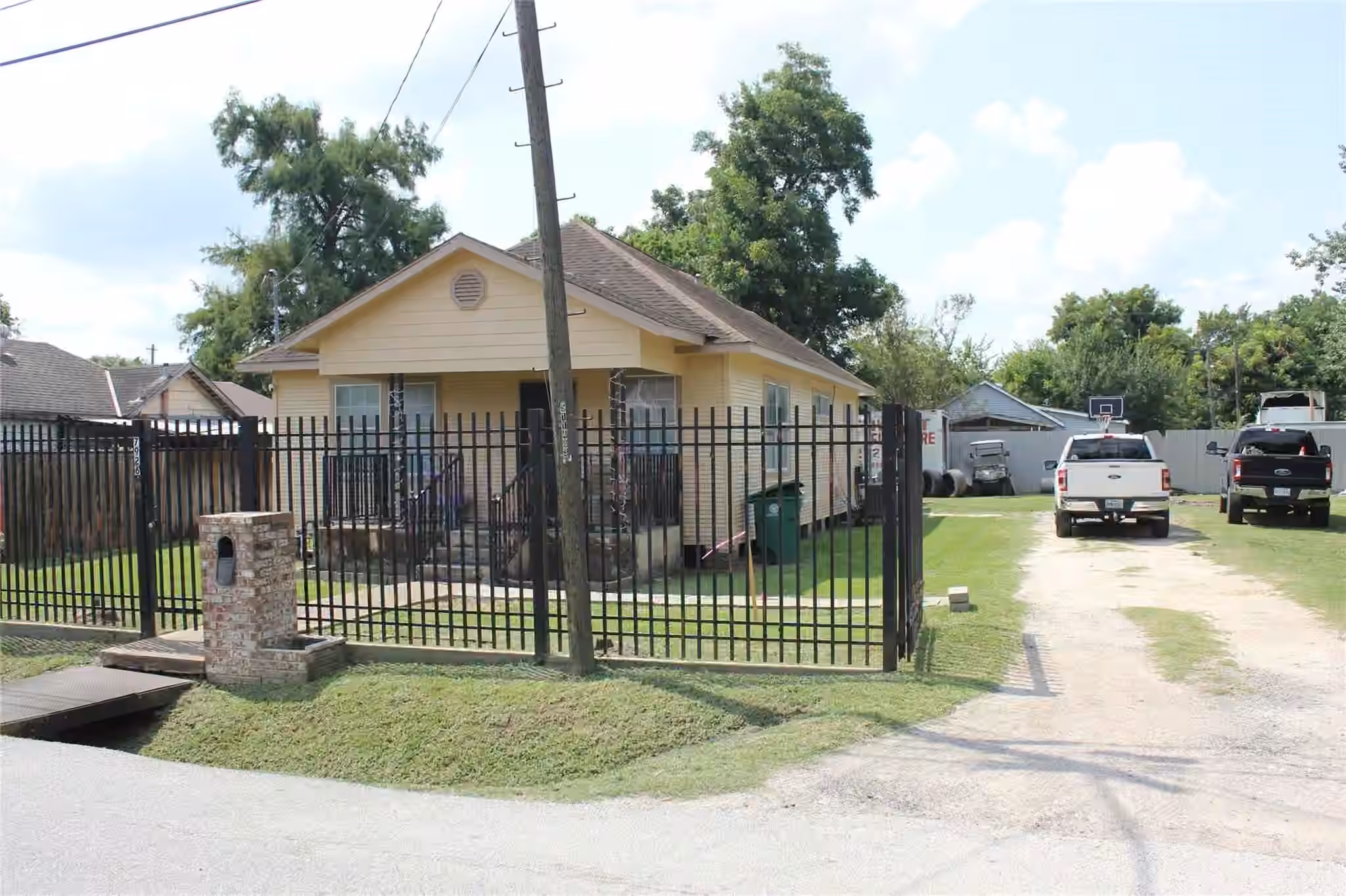 Photo 2 of 7926 Mendez Street, Houston, TX
