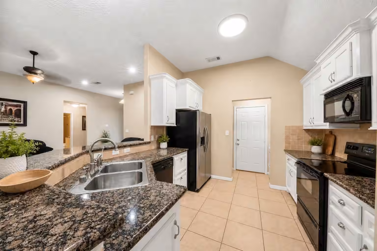 Photo 6 of 411 Shawnee Drive, Conroe, TX