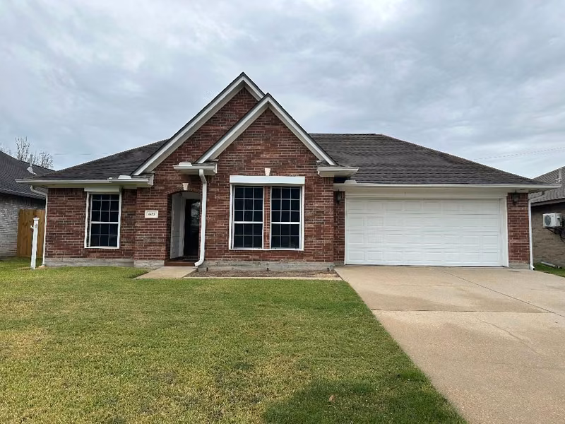 Photo of 603 Manor Drive, Angleton, TX 77515