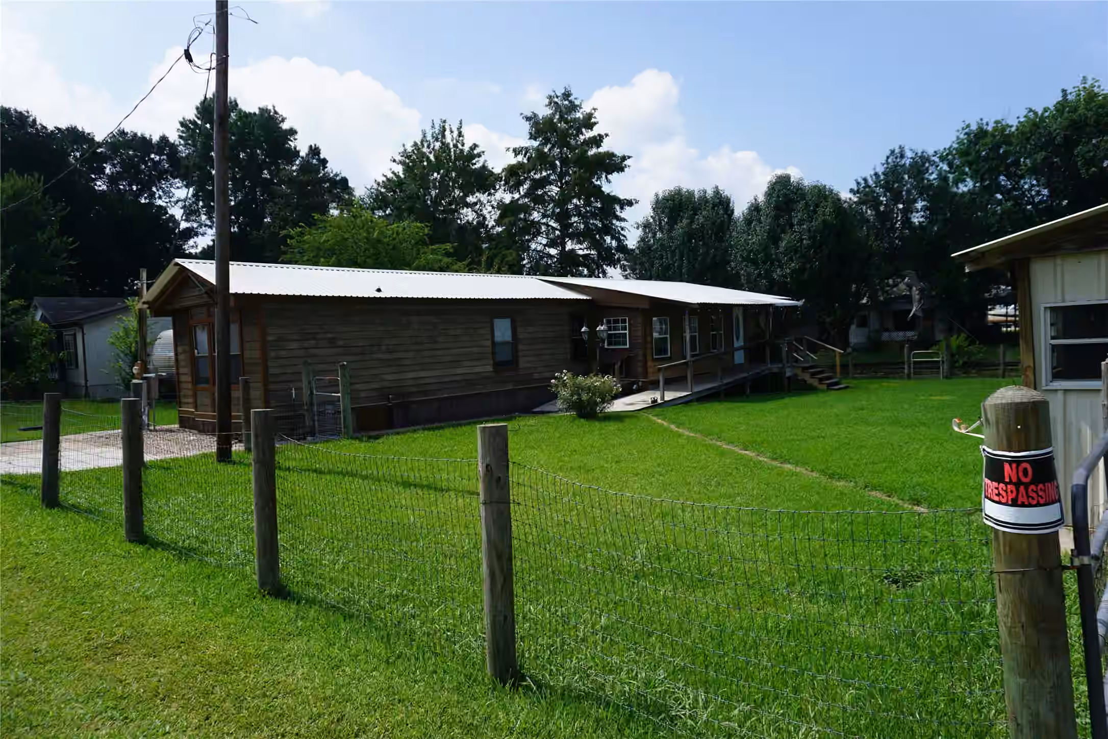 Photo of 8989 Gladewood, Willis, TX