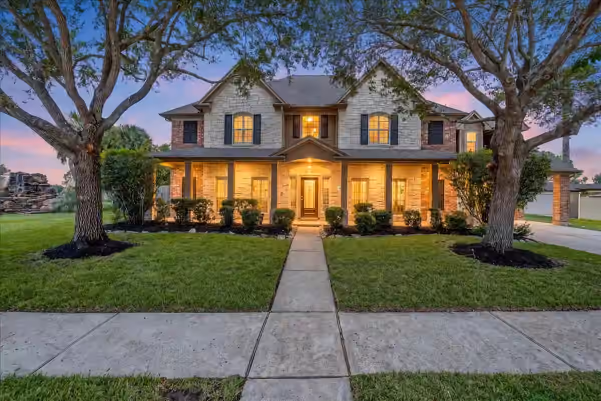 Photo 2 of 1618 Stoney Lake Drive, Friendswood, TX