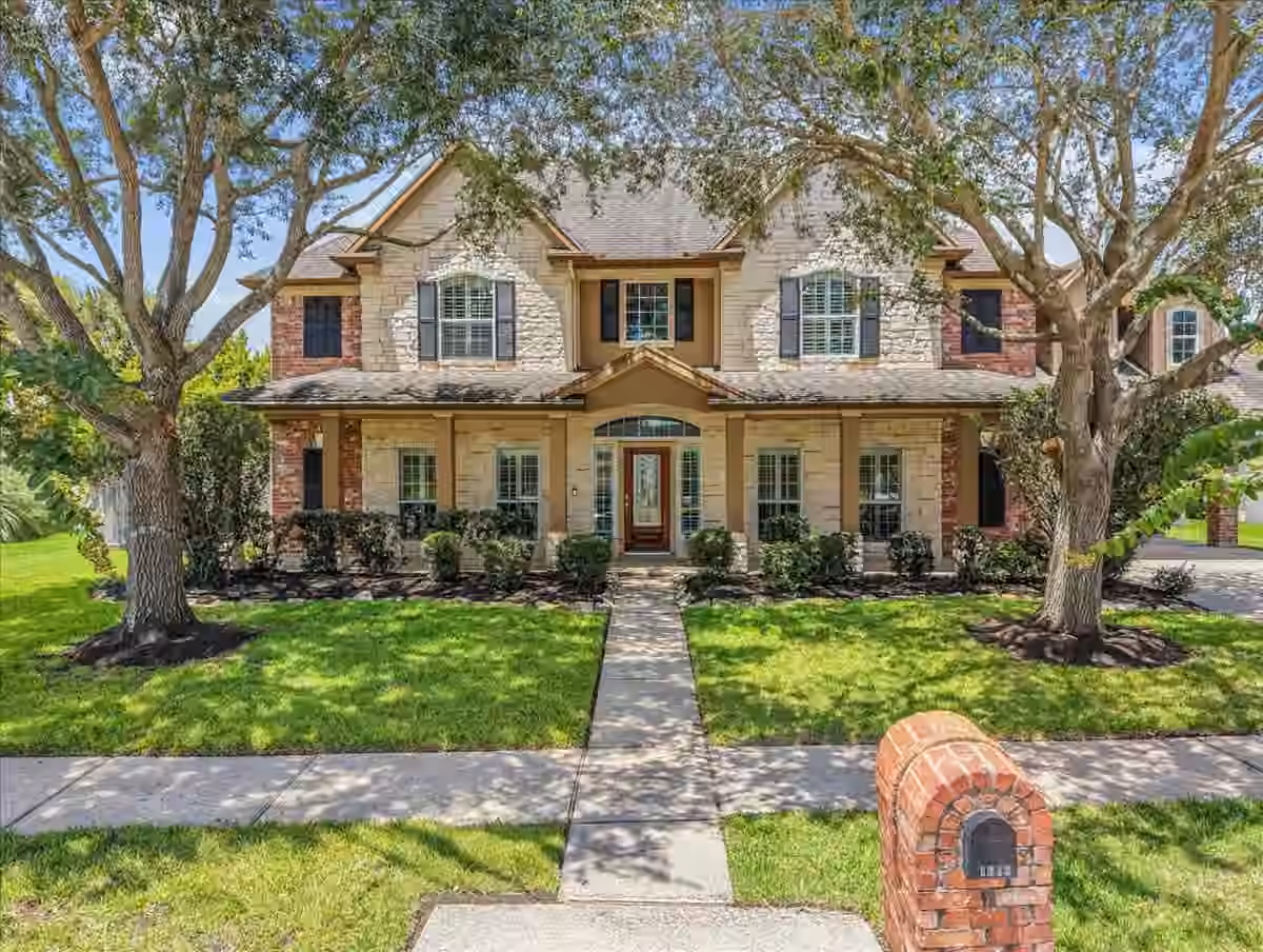 Photo 3 of 1618 Stoney Lake Drive, Friendswood, TX