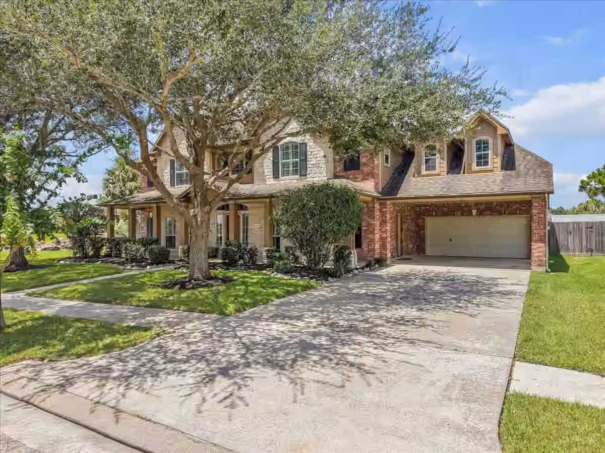 Photo 4 of 1618 Stoney Lake Drive, Friendswood, TX