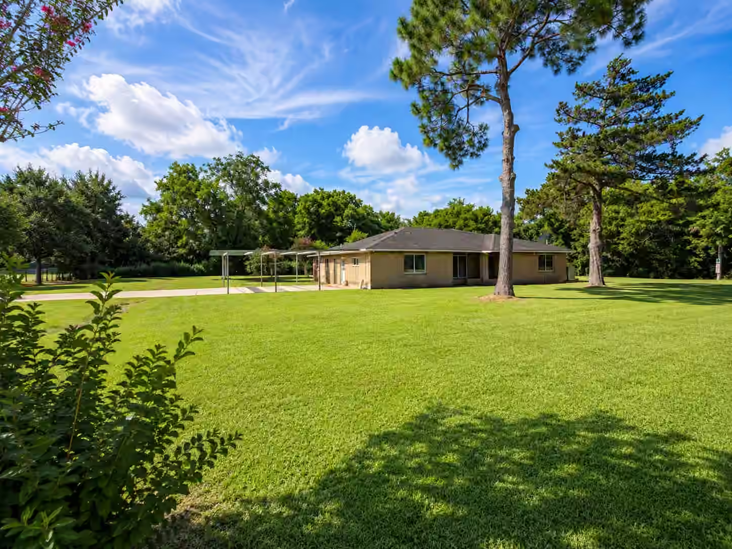 Photo 3 of 702 E Dallas Street, Fresno, TX