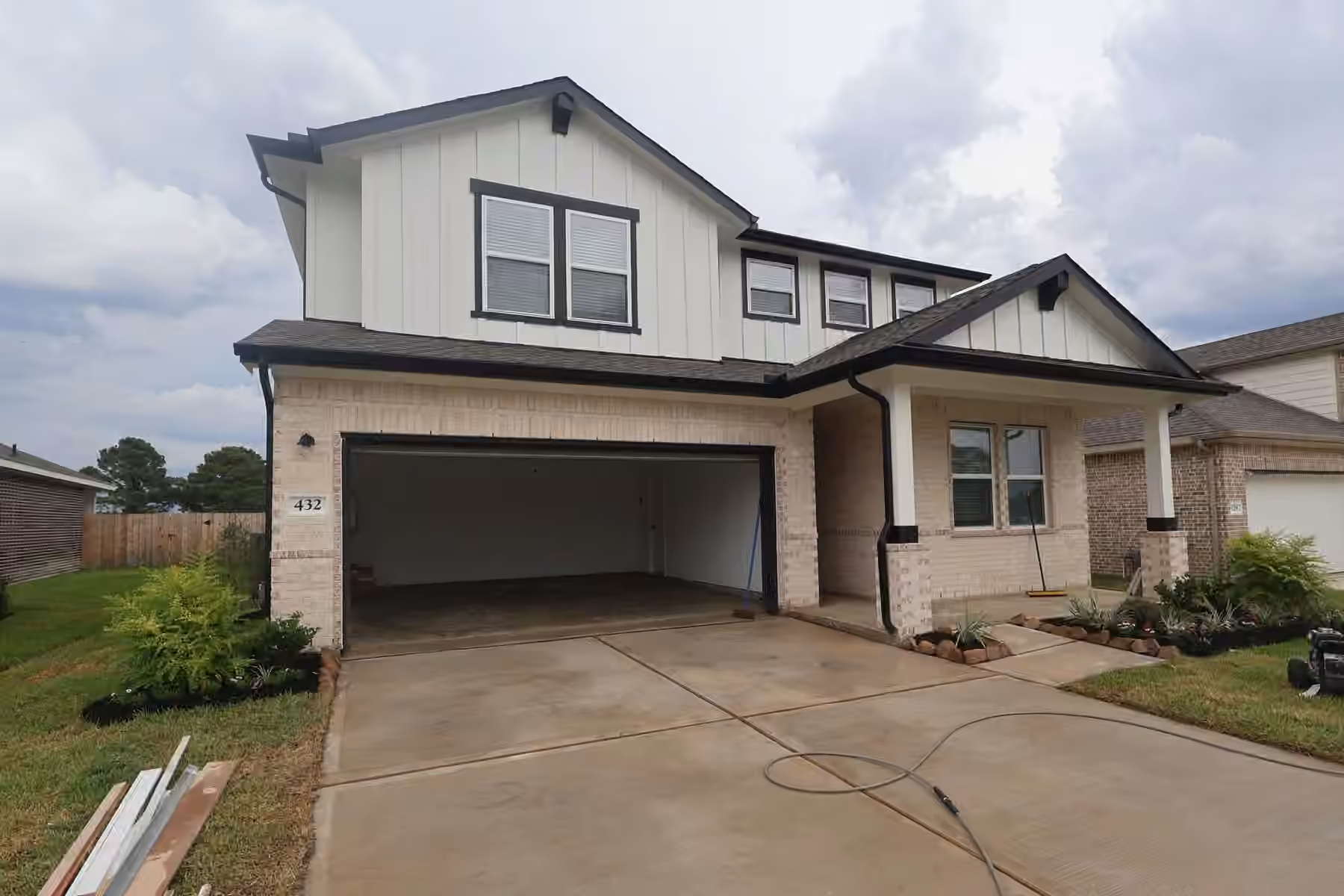 Photo 3 of 432 East Rose Marie Lane, Montgomery, TX