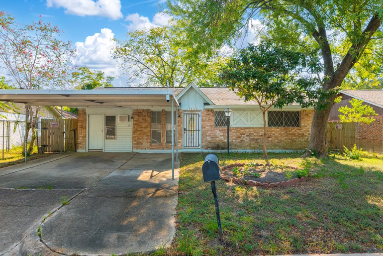 Photo of 9834 Denning Drive, Houston, TX